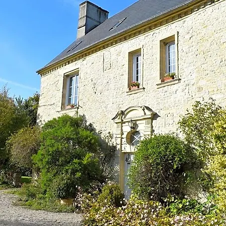 Le Manoir Des Doyens بيت للعطل بايو